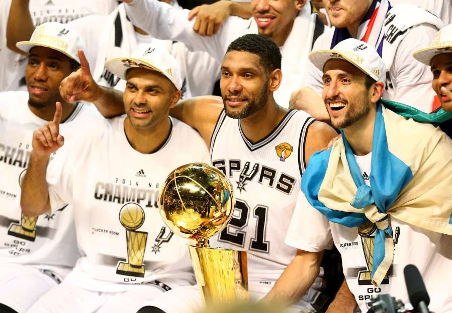 Spurs championship team larger